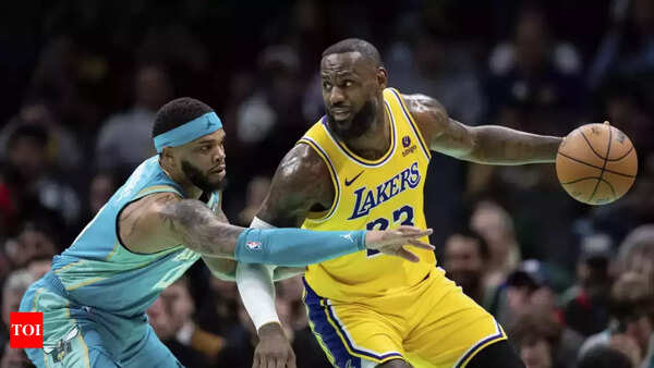 Lakers' star LeBron James with the ball