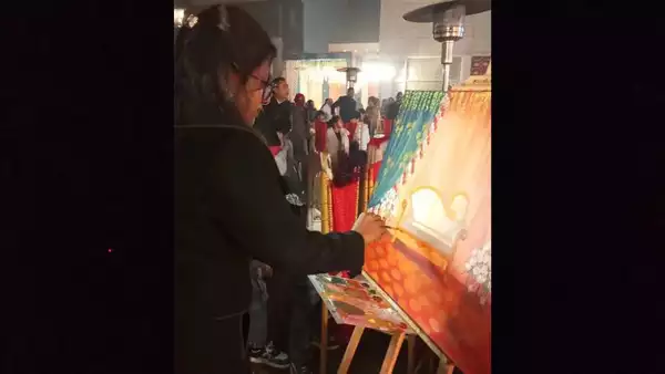 Aashi creating a live painting (Image: _jain_aashi_/Instagram)