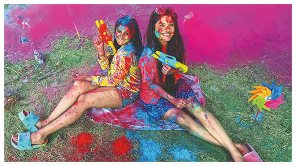 Both Aarohi & Kinjal prefer playing Holi with herbal colours