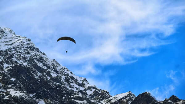 Paragliding in Manali