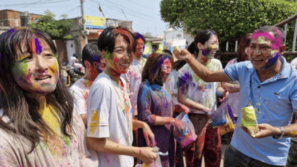 Foreigners enthusiastically took part in Holi festivities in Puri, donning traditional attire and enjoying the vibrant celebrations.