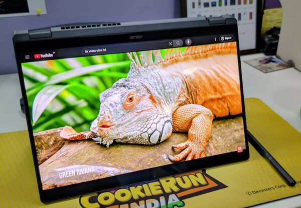 Asus Vivobook Flip 14 (2025) in tablet mode