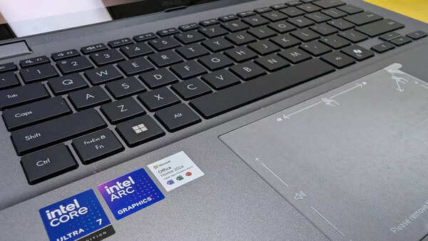 Asus Vivobook Flip 14 (2025) laptop has a comfortable keyboard and a spacious trackpad
