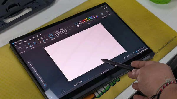 Using the Asus Pen 2.0 on the display feels smooth and responsive
