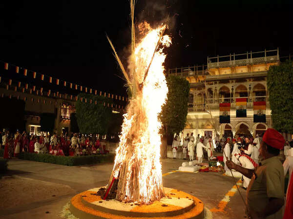 Holika Dahan at City Palace