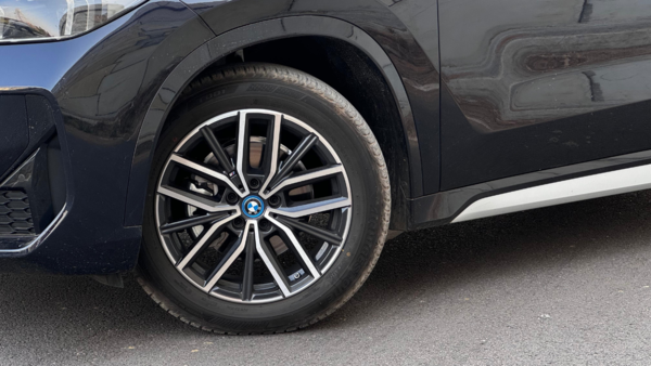 Gets 17-inch wheels