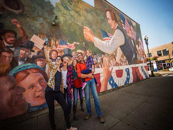 ottawa lincoln mural