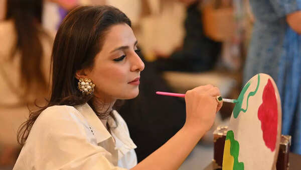'People like to experiment with different art mediums, like canvas painting, texture art, fluid art, knife painting and more' (Pic: @brushesandcolors_sanchi)