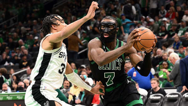Jaylen Brown against the Spurs