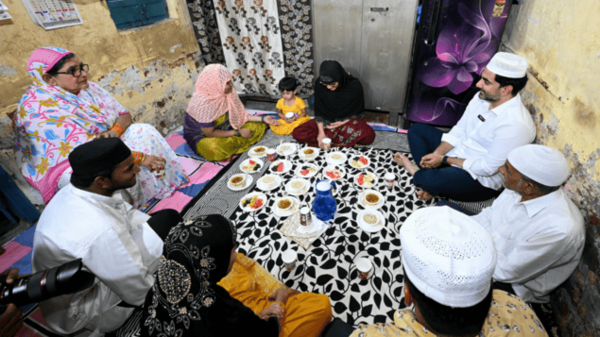 HRD and IT Minister Nara Lokesh made a surprise visit to Sheikh Shehansha's home in Mangalagiri for an Iftar feast.
