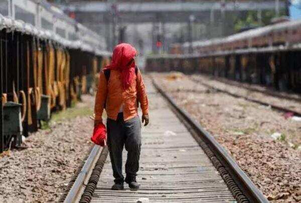 India Meteorological Department issues heatwave alert for Delhi till April 8
