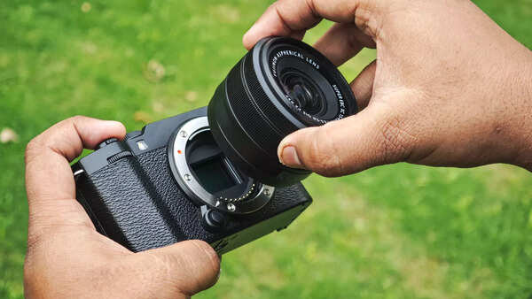 The lens has its own quirks, but it isn't totally disappointing