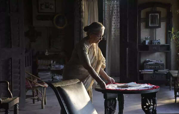 Sharmila Tagore in Suman Ghosh's 'Puratawn'