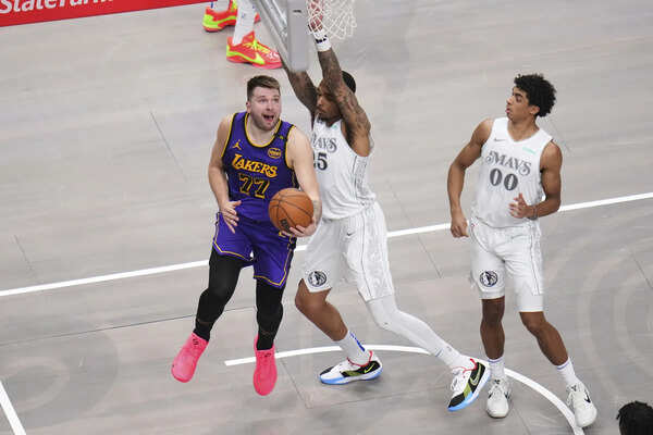 Emotional return for Luka Doncic and Mavericks fans in his 1st game at Dallas since trade to Lakers
