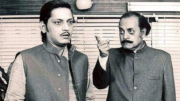 Amol Palekar in a still from Gol Maal (1979) with Utpal Dutt