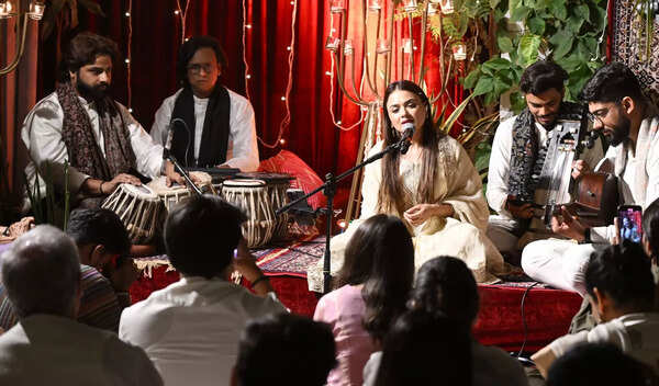 Shaheen Salmani, where timeless melodies like Ranjish Hi Sahi, Hothon Se Chhu Lo Tum, Salona Sa Sajan Hai Aur Main Hoon and Rafta Rafta Woh Humare Dil Ke