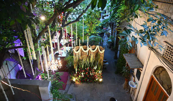 Qaiser Manzil is a 170-year-old haveli in Kucha Chelan