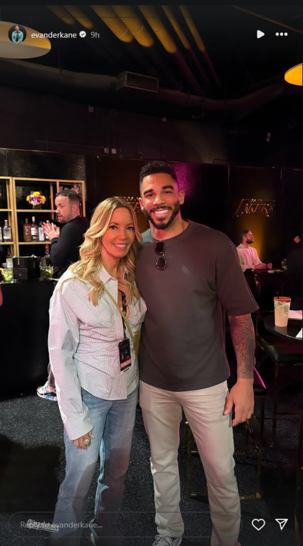 NHL-EVANDER-KANE-JEANIE-BUSS
