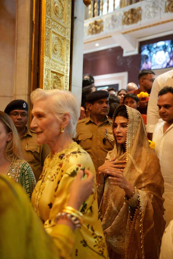 Jacqueline Fernandez at Siddhivinayak temple