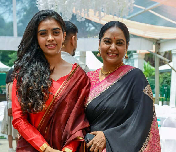 shruti krishna & daughter gowri