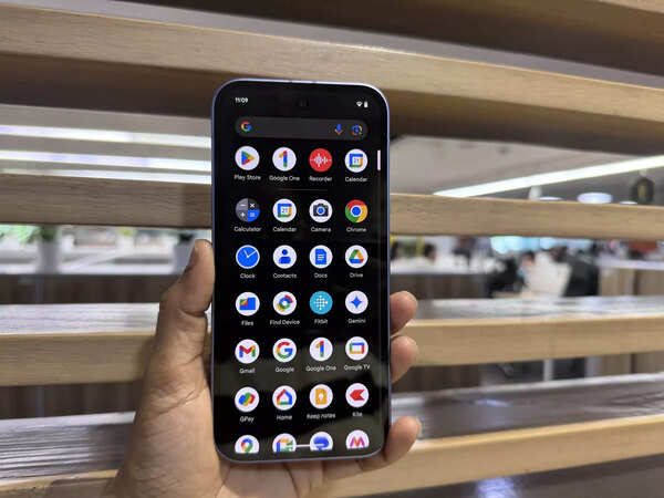Google Pixel 9a display