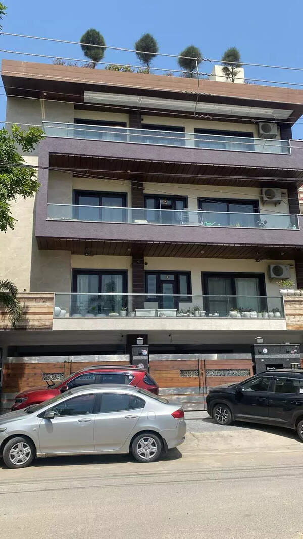Himanshi's residence