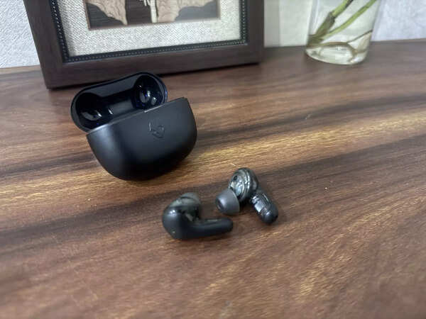 Skullcandy Rail ANC earbuds design