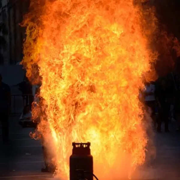 LPG cylinder explodes