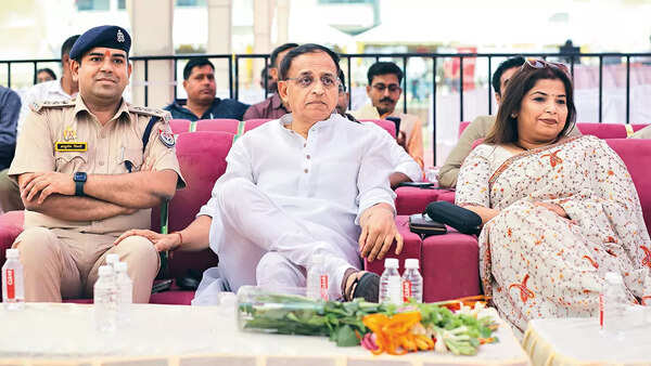 (L-R) Ashutosh Tiwari, Binod Kumar Singh and Puneeta Singh