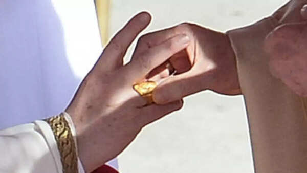 When did Pope Francis receive his signet ring?