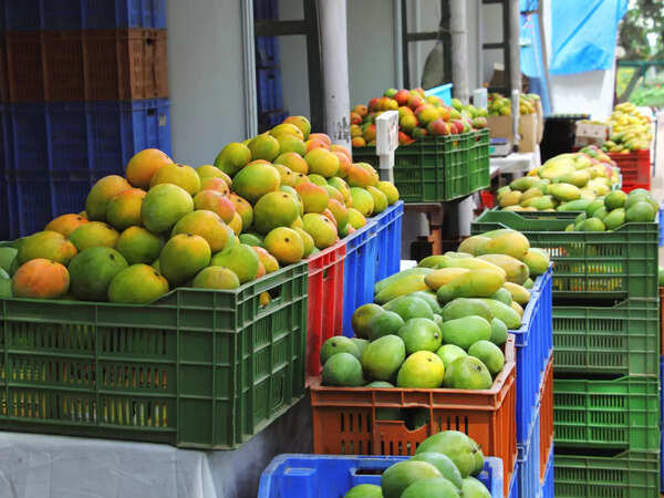 Chemical-ripened mangoes and bananas seized