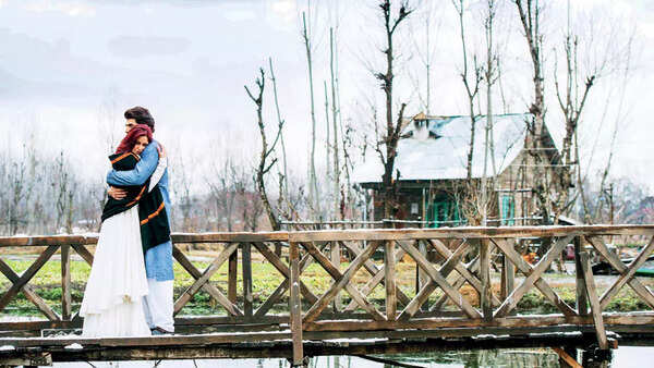 Various scenes from the 2016 film Fitoor were shot in Dal Lake, Pahalgam, Betaab Valley, Gulmarg and the Mughal Gardens Various scenes from the 2016 film Fitoor were shot in Dal Lake, Pahalgam, Betaab Valley, Gulmarg and the Mughal Gardens