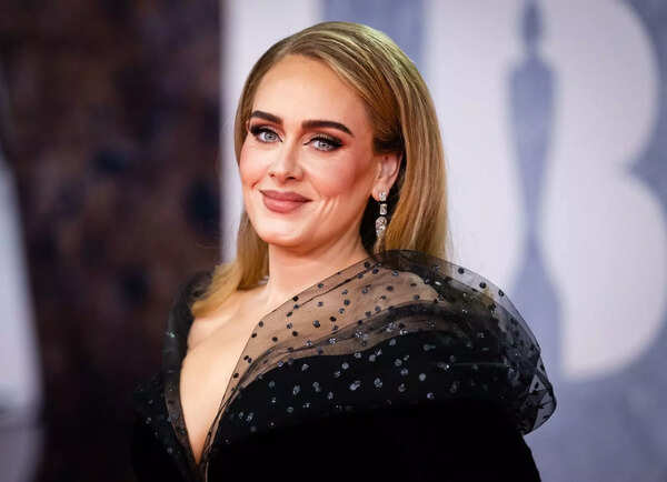ADELE-TENTS-THE-BRIT-ARARDS-2012-O2-ARENA-AWWS-PHOTO-1709739132