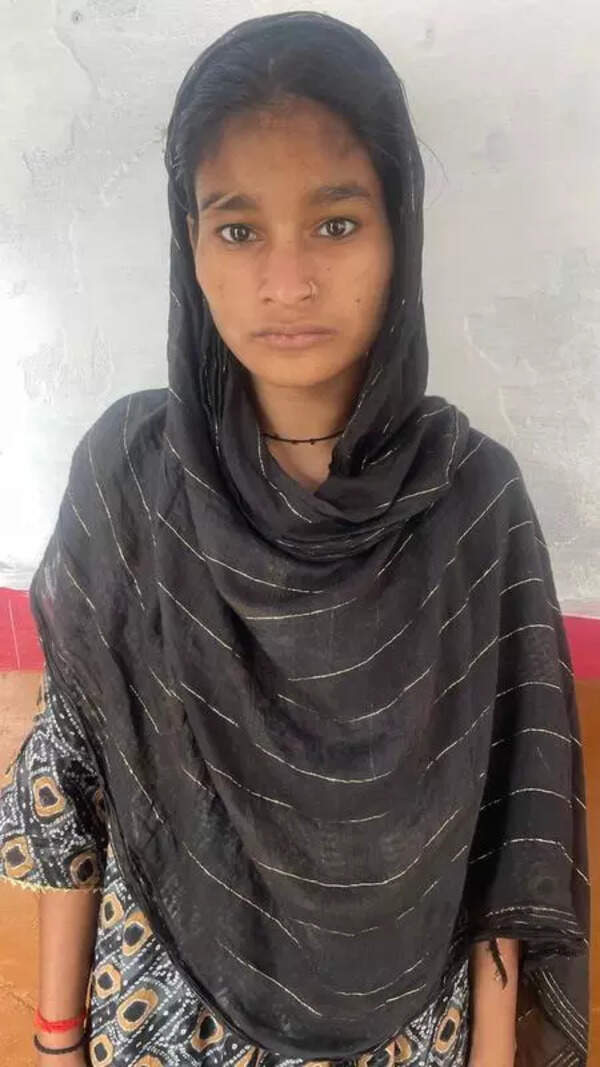 Bride arrested for extortion mind-wedding in Mexico, handcuffed in her ...