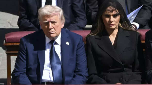 Trump pope (7)