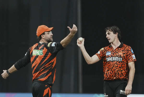 Sunrisers Hyderabad captain Pat Cummins with coach Daniel Vettori Pat Cummins (PTI Photo)
