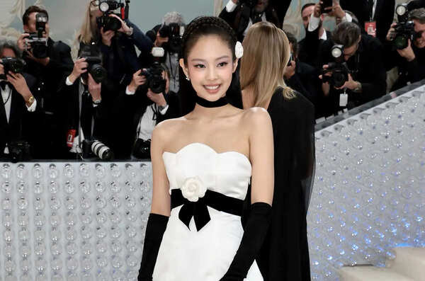 Jennie-Kim-2023-met-gala-billboard-1548.