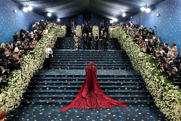 met-gala-carpet-te-250505-acb7e0.