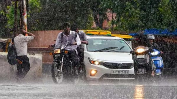 IMD forecasts unseasonal rain across Gujarat