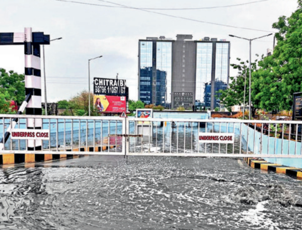 Makarba underpass was closed early on Wednesday morning due to heavy rain causing waterlogging and traffic disruptions in the area Makarba underpass was closed early on Wednesday morning due to heavy rain causing waterlogging and traffic disruptions in the area