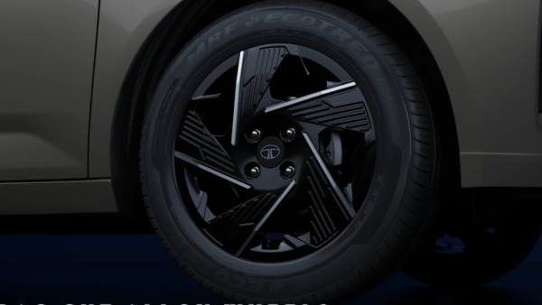 Tata Altroz facelift interior and efficiency revealed: Teased again 5 The Altroz facelift will also sport 16-inch alloy wheels