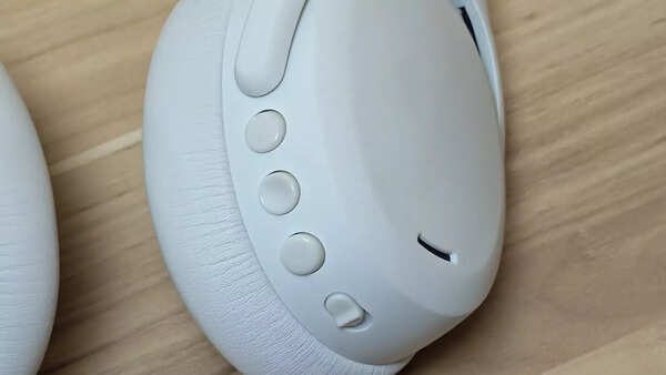 Skullcandy Crusher ANC 2 control buttons