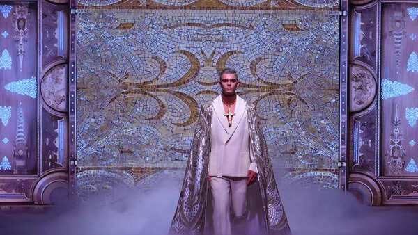 A model in Cinco's creation
