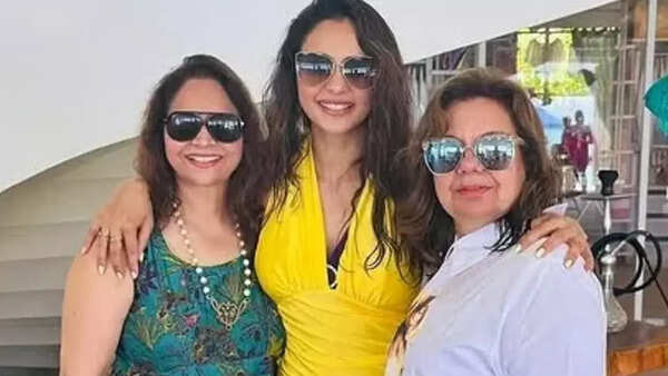 Rakul Preet Singh takes a dip in freezing water at -15 degrees wearing ...