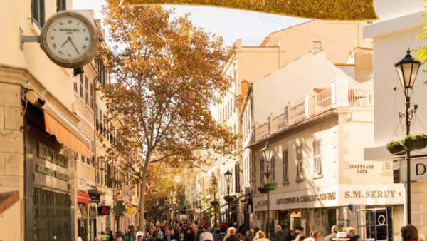 Go shopping at Rue d’Antibes