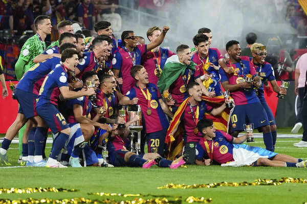 El Clasico: Barcelona push the knife further into Real Madrid, inch closer to 28th La Liga title | Football News 2 Barcelona players celebrate after winning the Spanish Copa del Rey (AP Photo)
