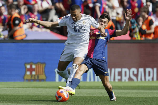 El Clasico: Barcelona push the knife further into Real Madrid, inch closer to 28th La Liga title | Football News 3 Barcelona's Pedri tackles Real Madrid's Kylian Mbappe (AP Photo)
