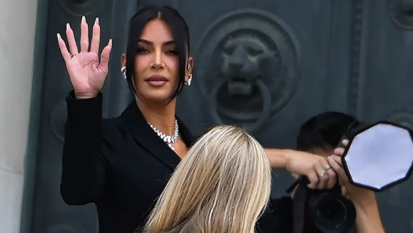 Kim Kardashian turns heads in Paris courtroom