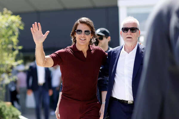 62-years-old Tom Cruise shuts down Cannes with his ageless charm and killer  style | - Times of India