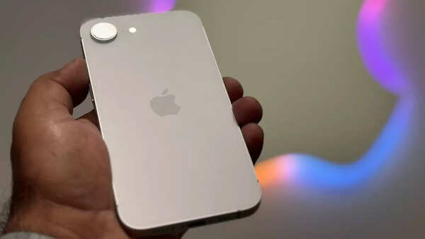 iPhone 16e back panel